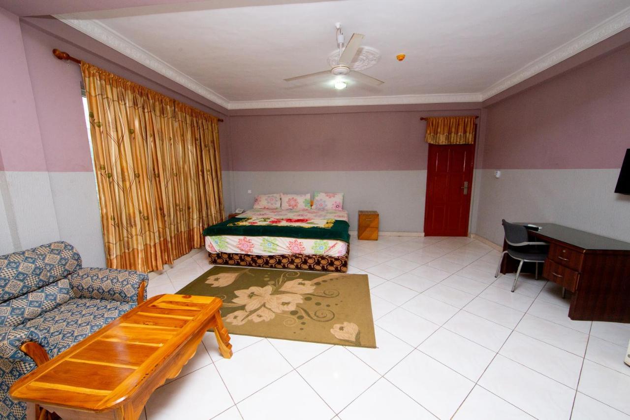 Pemicsa Hotel Accra Spintex Екстериор снимка
