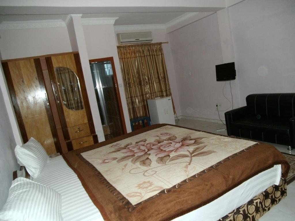 Pemicsa Hotel Accra Spintex Екстериор снимка