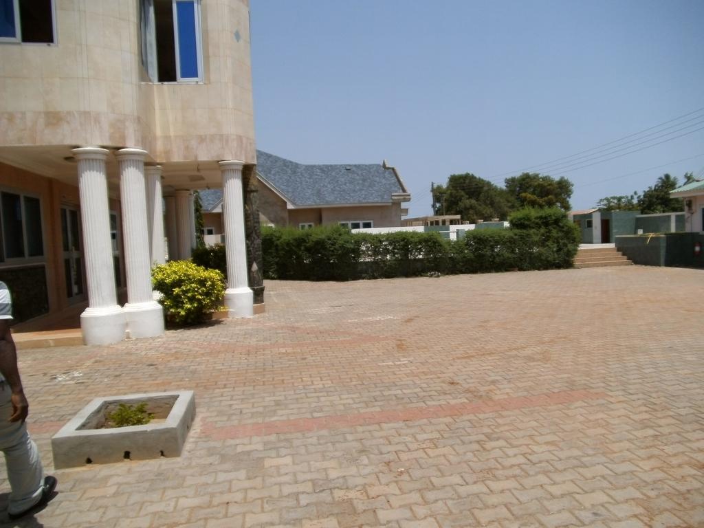 Pemicsa Hotel Accra Spintex Екстериор снимка